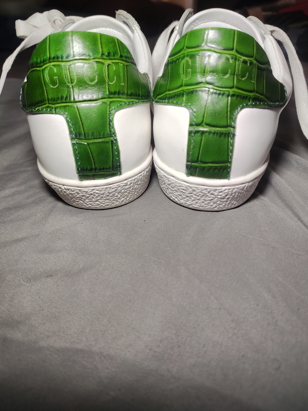 Gucci White Leather Low-Top Sneaker with Green Heel Accent - Picture 5 of 7